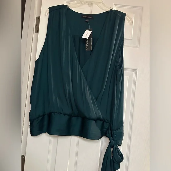 Emerald green wrap top - Picture 3 of 5